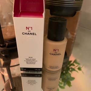 N°1 DE CHANEL REVITALIZING FOUNDATION B20